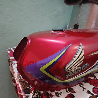 Honda 125 geniune 17 model tanky tapy