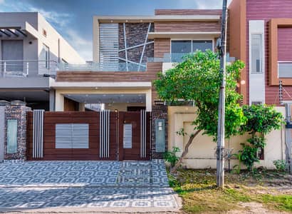 Well Maintained Slightly Used 10 Marla House for Sale in DHA Phase 4 Lahore