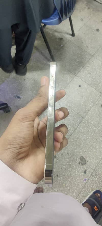 13 Pro Max Non Pta fu 128 gb Back change or ek camera 3 pe ni chelta