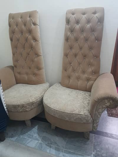 Luxury Tufted Velvet Chairs – High Back Accent Chairs with round table