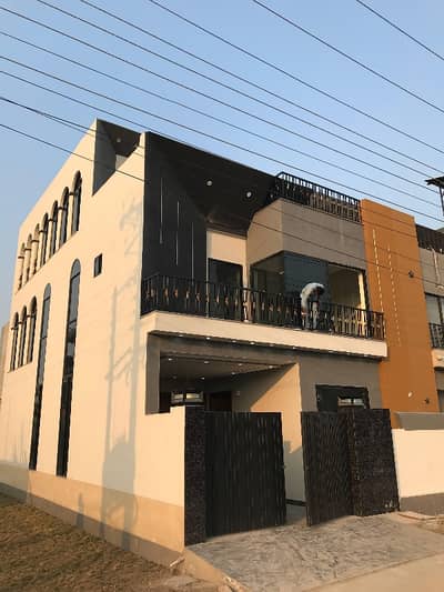 1 Marla Brand New triple story House Available For Rent In Buch Vilas Multan