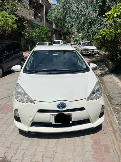 Toyota AQUA 2014/16 Pearl white Multimedia New tyre  S pakageKey start