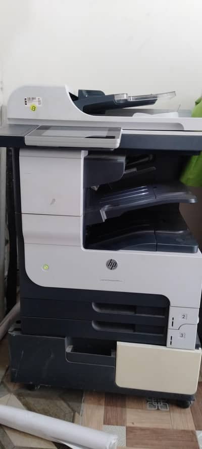 HP M 725 photocopier