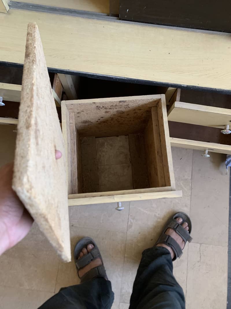 Showcase and dressing table 0