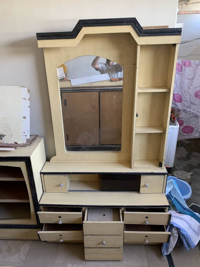 Showcase and dressing table 1