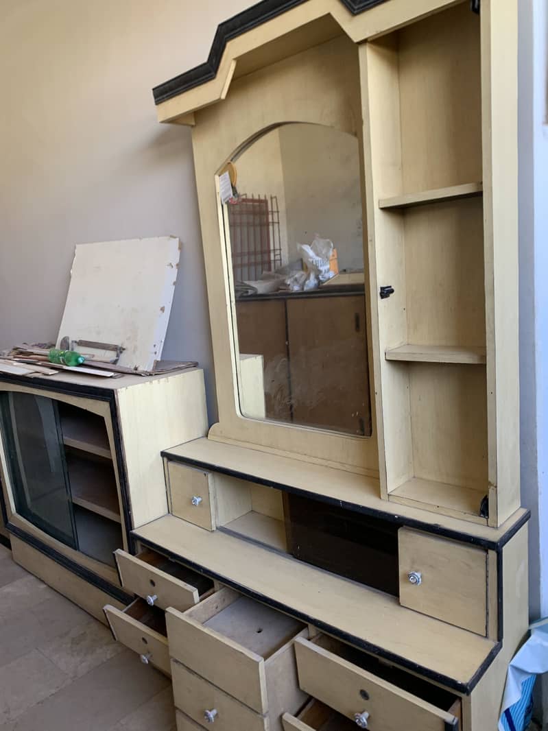 Showcase and dressing table 2