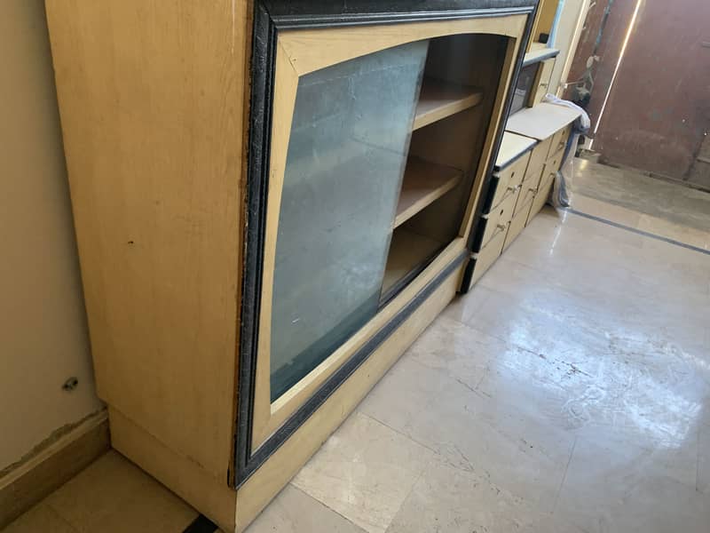 Showcase and dressing table 3