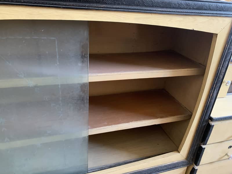 Showcase and dressing table 5