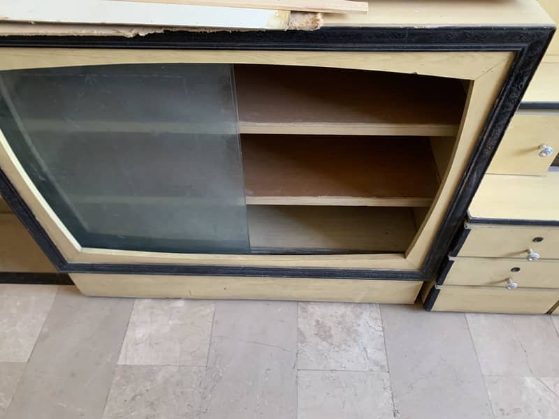 Showcase and dressing table 6