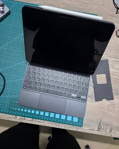 Apple ipad pro M4 brand new