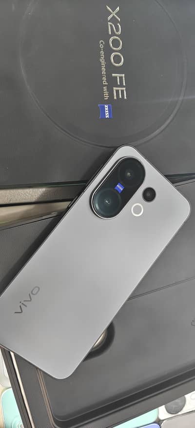 X200 Fe Black 12gb 256 gb  10 month warnty box charger Original