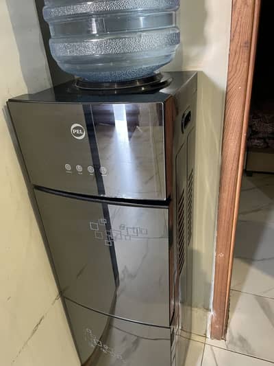 Pel hot and cold water dispenser
