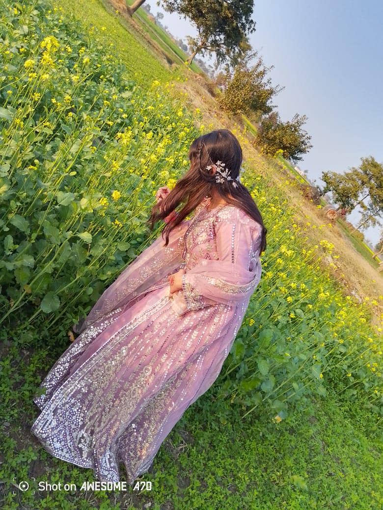 خوبصورت اور منفرد ہینڈ میڈ ڈریس سیل کے لیے 1