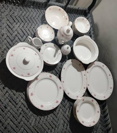 چینی ڈنر سیٹ برائے فروخت مضبوط اسٹائلش اور روز مرہ کے استعمال کیلئے