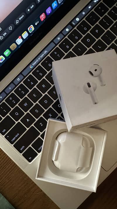 Airpods 4 (ANC) box open