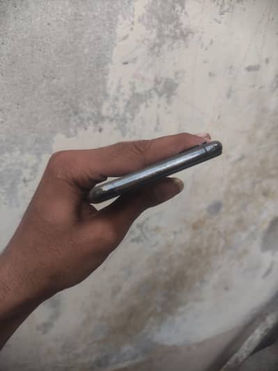 iPhone xs max price 4000 all okay hai koi be masla nhi  hain