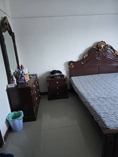 Sheesham bed and mattress side table only 20k