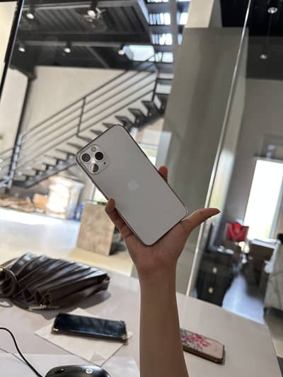 iPhone 11 Pro (White)