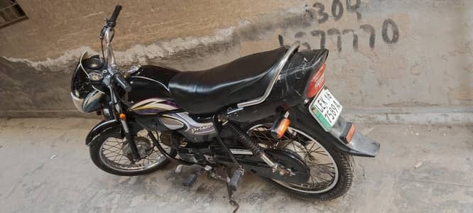 Honda 100, black color, good condition, bio available