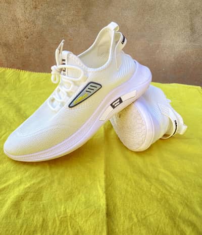 Premium White Casual Sneakers Shoes - 10/10 Condition