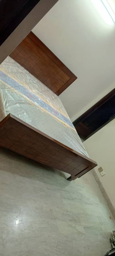 GIRLS HOSTAL IN JOHAR TOWN SEPRATE ROOM AVAILABLE