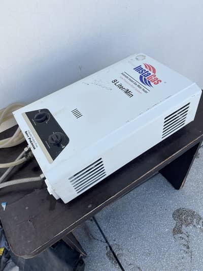 InstaGas 8 liter LPG Instant Geyser like NEW