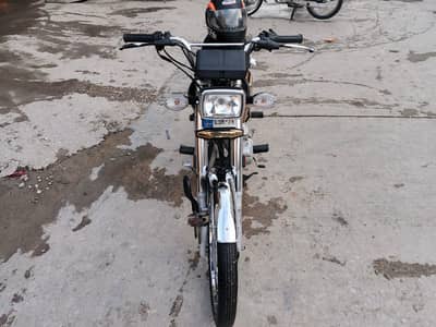 Honda 125 Special Edition Gold Black