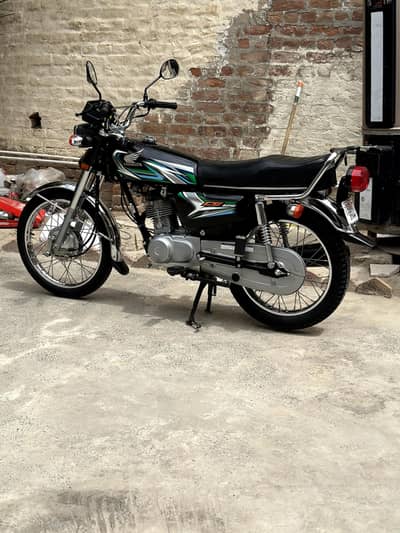Selling Cg 125 best condition 1 hand use serious buyers please