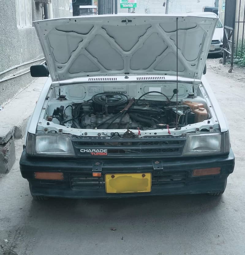 Charade model 1986 two door 3