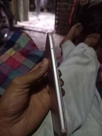 Huawei nova 2 for sale urgenty. 4/64 . condition 10 by8 . panel change