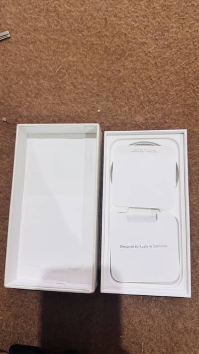 Non PTA jv 128 Gb Battery health 87 white color 10/10 condition.