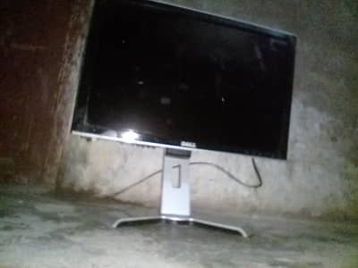 Dell LCD,T. V kit lagi hui hai with remote. sirf panel break ho gya hai,