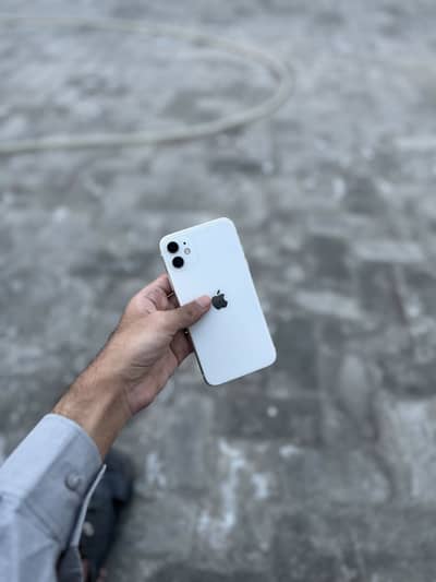 iPhone 11 64GB (FACTORY UNLOCKED)