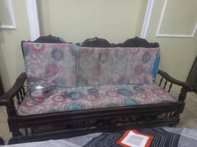 5 setter sofa set bohat achi halat ma ha