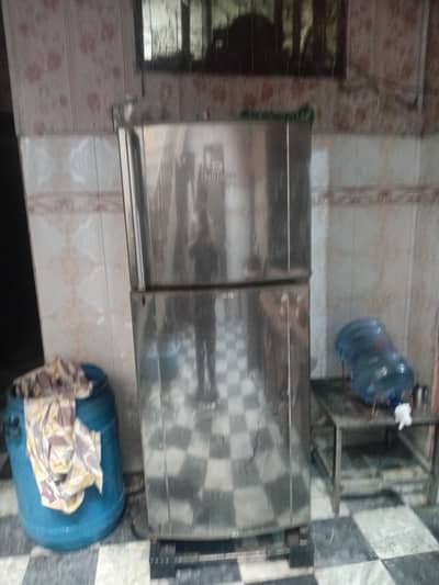 Dawlance full size fridge for sale in running condition