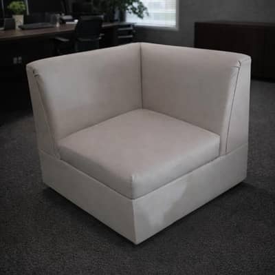 aurgent sale L shape lather sofa  10 on 10 condition