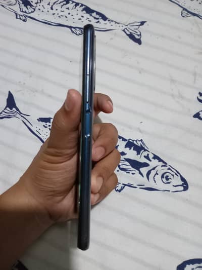 vivo y31  hai dual sim pta opproved hai box hai charger nhi hai ram