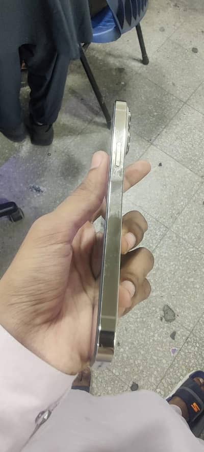 13 pro max 128gb 90plus health back crack