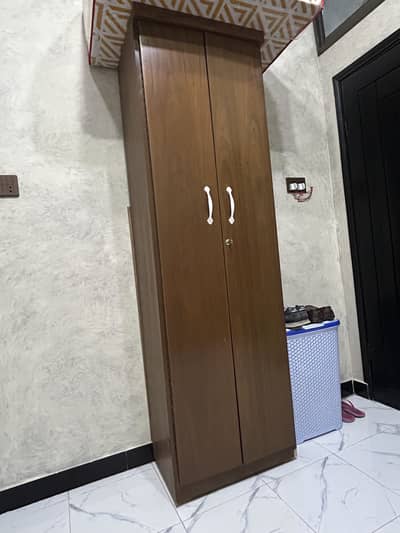 Single wardrobe but size bigg
