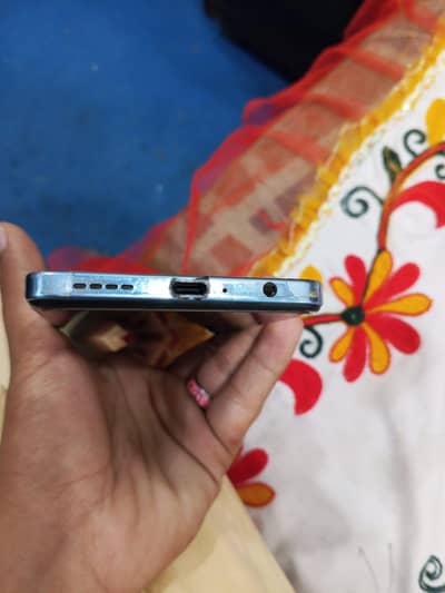 Infinix hot 40/256 jb 10/10 condition  with box charger
