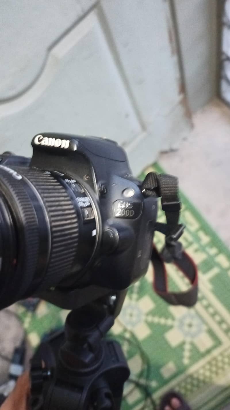 Canon EOS 200d 4