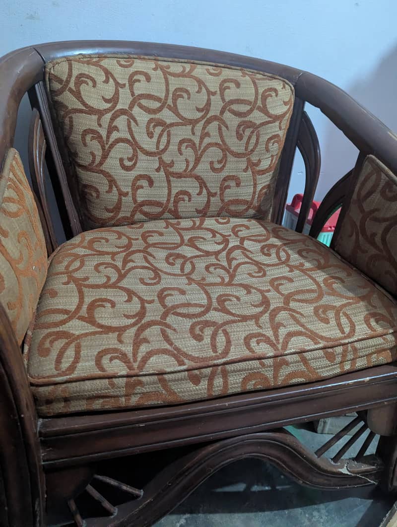 good condition sofa 0