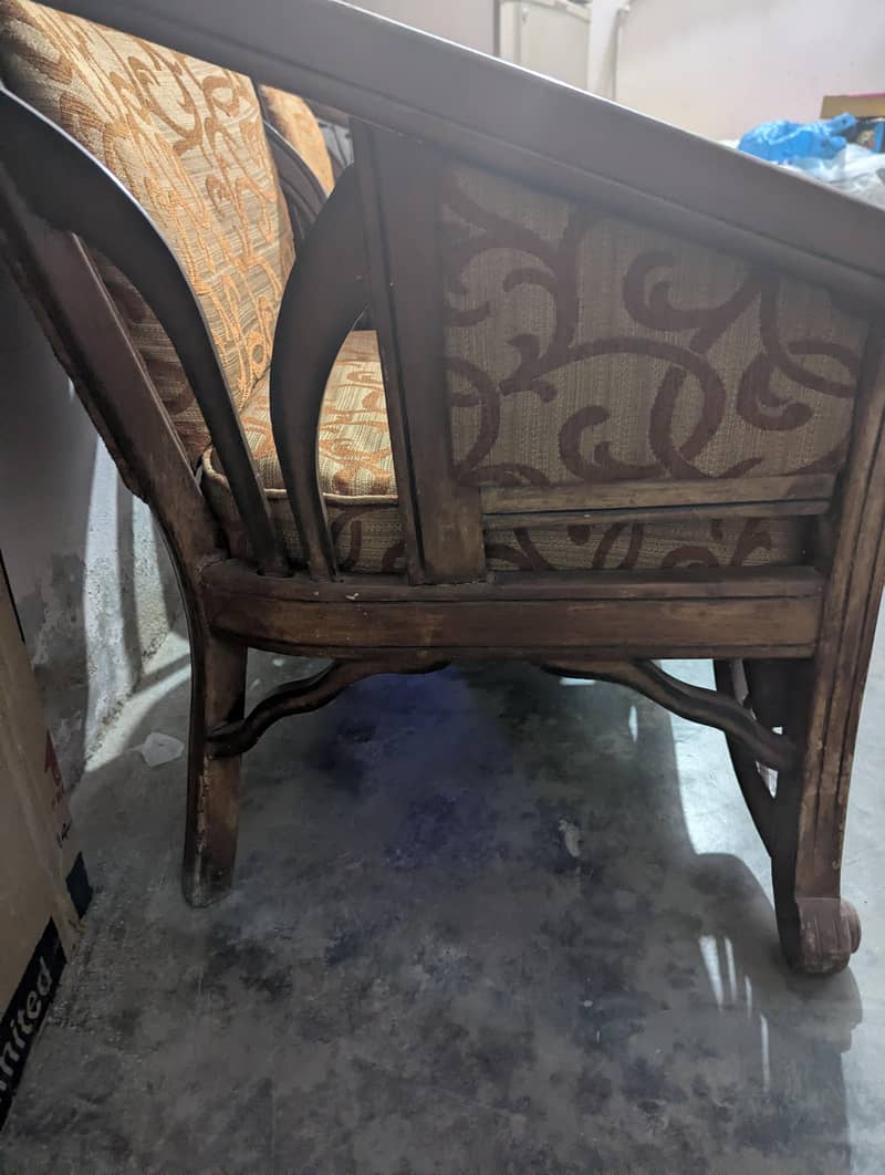 good condition sofa 2
