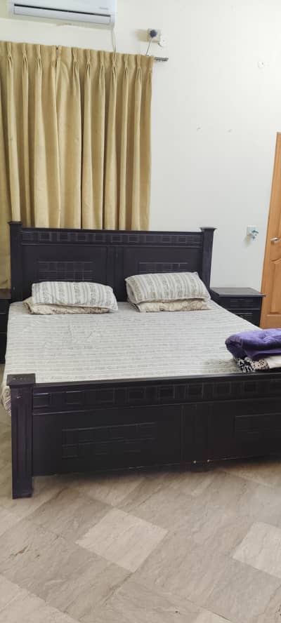 Bed with 2 side tables & 1 Dressing Table