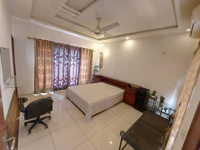 ORIGNAL PICTURES 10 marla FULLY FURNISHED