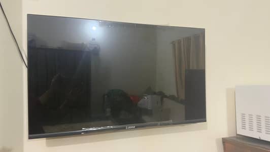 iZone 32 Inch LED TV – 3-4 Months Used, Like New Condition