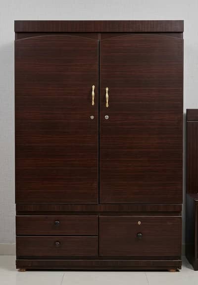 Almari (Clothes)کپڑوں والی الماری