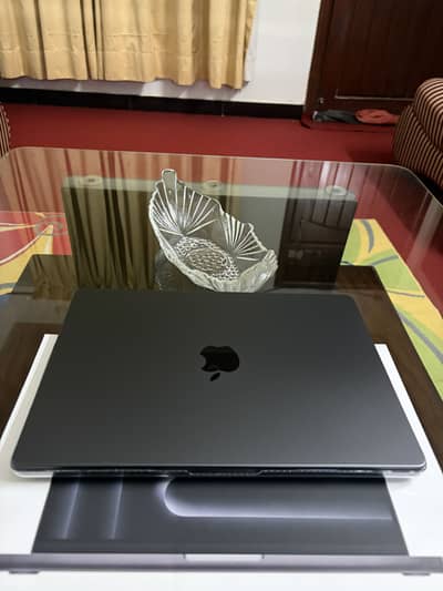 Apple Macbook Pro M5 16/512gb Brand New