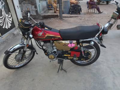 Honda 125 2024 model golden edition red color