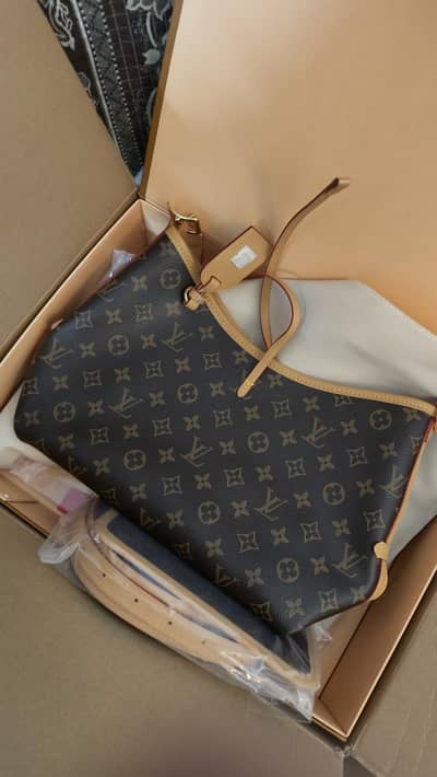 Female required with Presentation skills for Social Media Videos